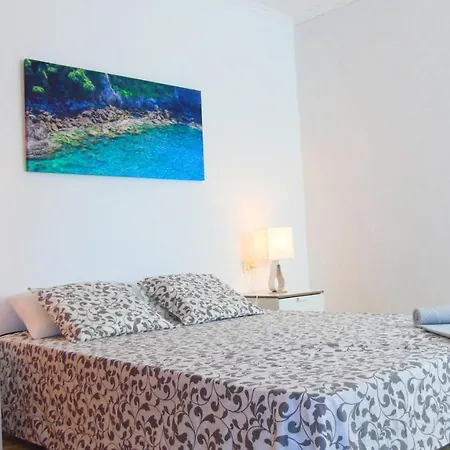 Chocolate Rustic Apartment, In Apartamento